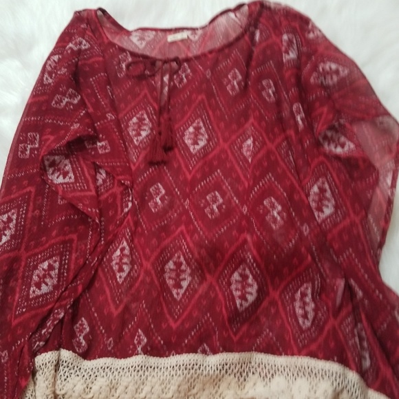 Hollister pattern burgandy and cream tunic. Size M - Picture 7 of 8